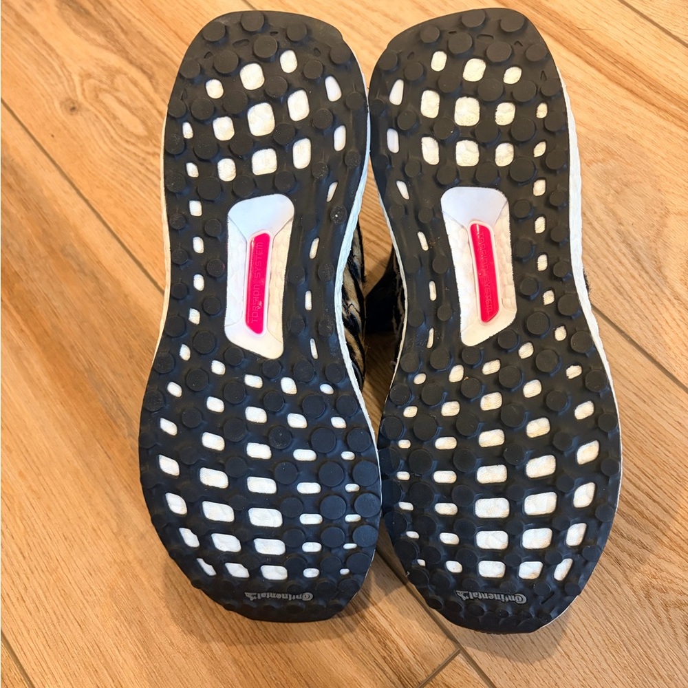 Adidas Zebra ULTRABOOST Size 7.5 Women's Sneakers - Picture 5 of 7